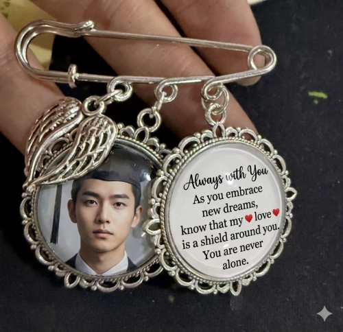 Personalized Graduation Photo Pin)