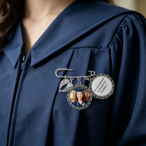 Personalized Lapel Pin（Two Images）